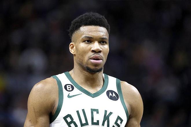 青岛队逆转四川队，霍勒迪刷新纪录