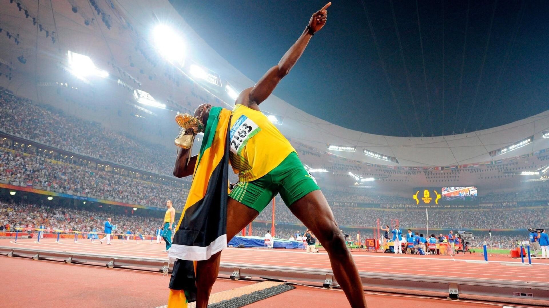 欧冠决赛焦点战,黄蜂收割深圳队,足球全球化下的文化隐喻