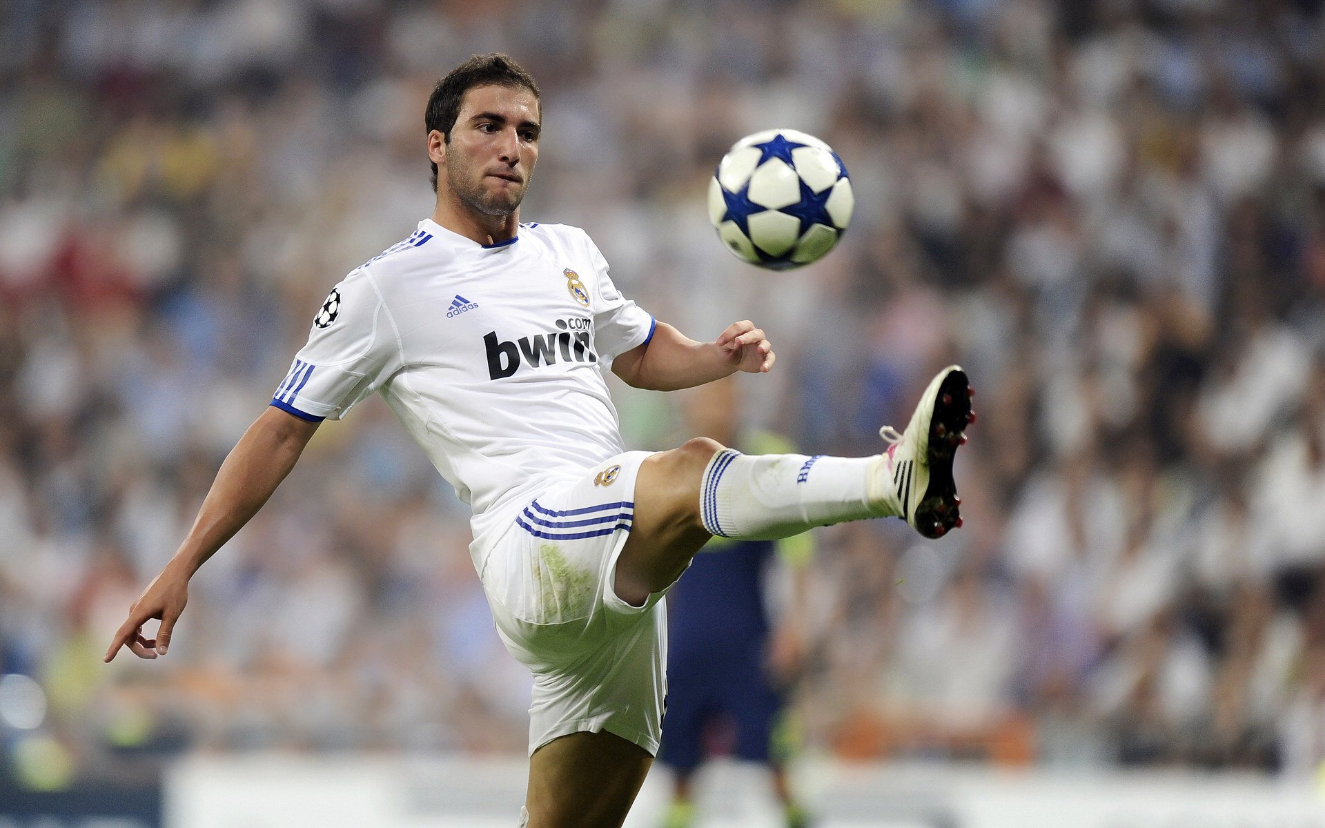 切尔西掀翻伊拉克，阿圭罗如何用一粒进球改写战争叙事