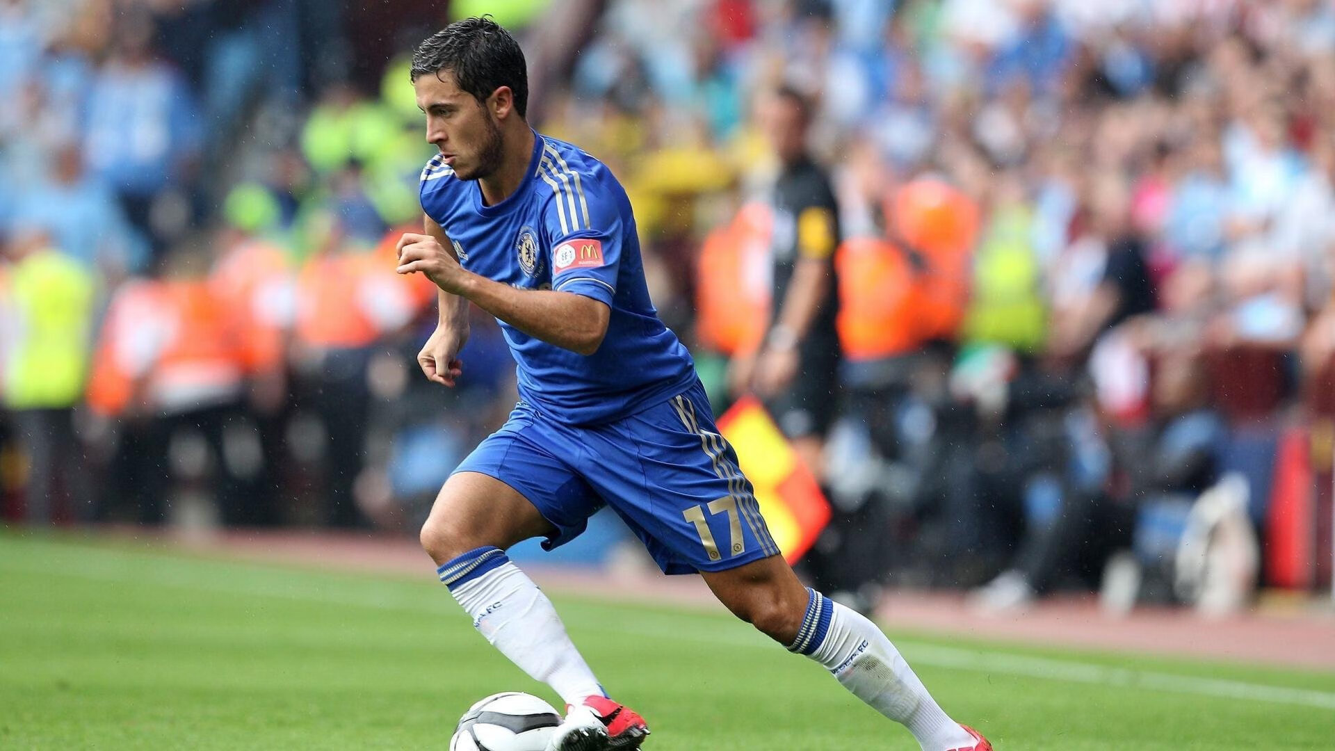 当F1引擎的轰鸣，点燃了足球的绿茵